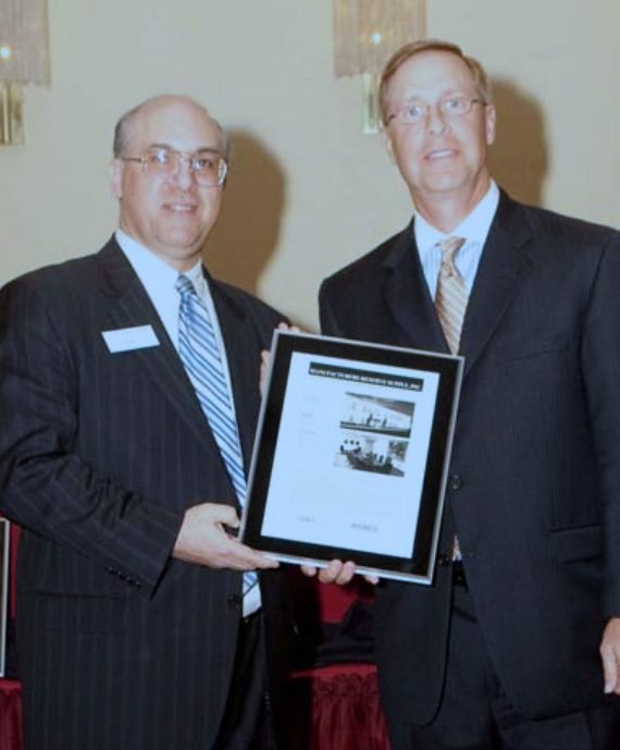 NJBIA President Philip Kirschner (left) presents an NJBIA New Good Neighbor Award to Steve Boyd (right), President of MRS during NJBIA’s 49th Annual New Good Neighbor Awards Luncheon. 