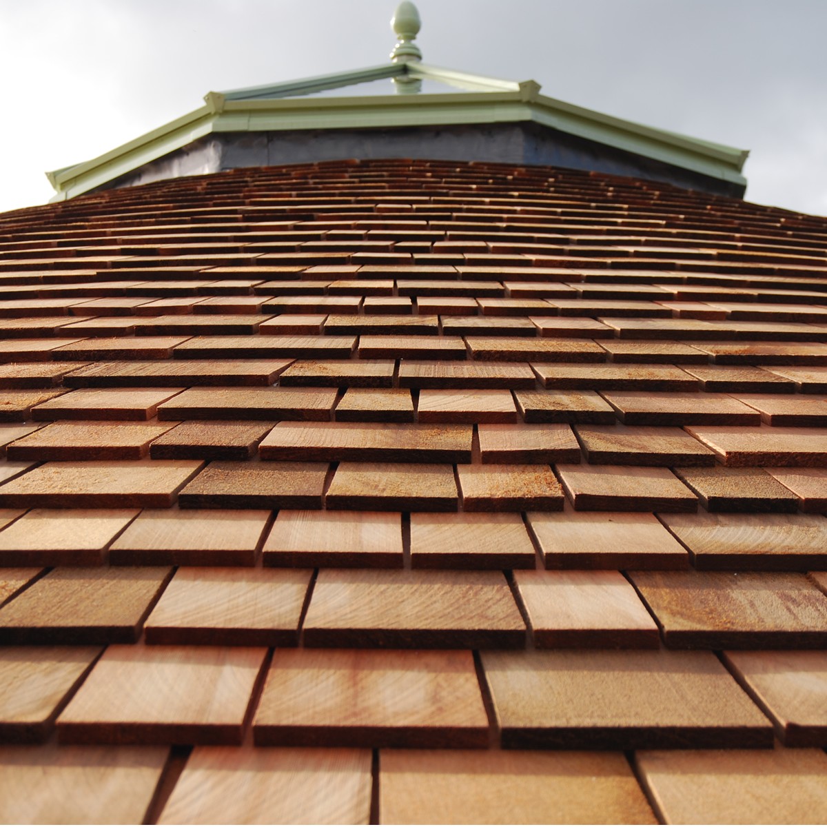 Western Red Cedar Wood Shingles 18-in, Fish Scale Pattern